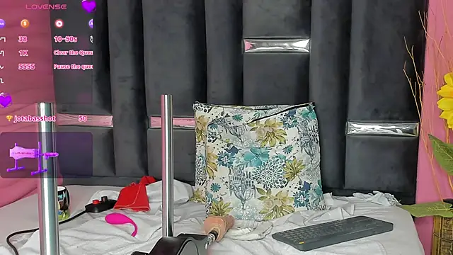 Snapshot of kinky_polar chatting on February 5, 2025, 8:11 am kinky polar online show from February 5, 2025, 8:11 am