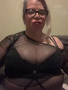 curvy-Ruby-Uk online show from December 14, 2024, 10:07 pm