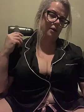 curvy-Ruby-Uk online show from December 27, 2024, 10:16 pm
