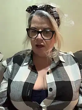 curvy-Ruby-Uk online show from January 16, 2025, 9:19 pm