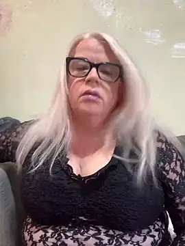 curvy-Ruby-Uk online show from January 22, 2025, 1:11 pm