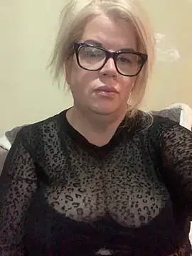 curvy-Ruby-Uk online show from February 1, 2025, 10:13 pm
