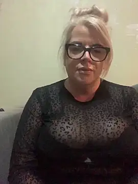 curvy-Ruby-Uk online show from February 2, 2025, 10:39 pm