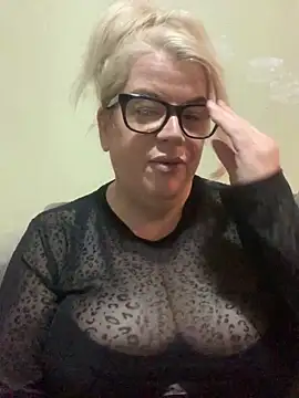 curvy-Ruby-Uk online show from February 6, 2025, 8:23 pm