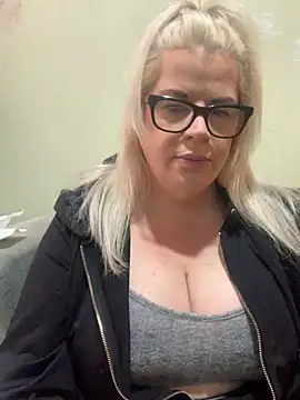 curvy-Ruby-Uk online show from February 10, 2025, 3:10 pm
