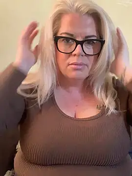 curvy-Ruby-Uk online show from February 24, 2025, 3:53 pm