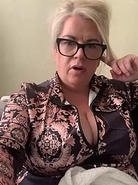 curvy-Ruby-Uk online show from March 19, 2025, 3:51 pm