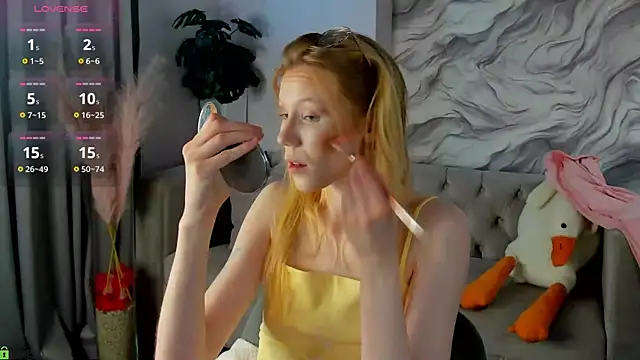 Esme Runn online show from June 22, 2026, 3:25 am