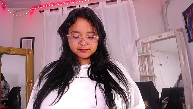 alaia 03 online show from May 7, 2026, 2:17 am