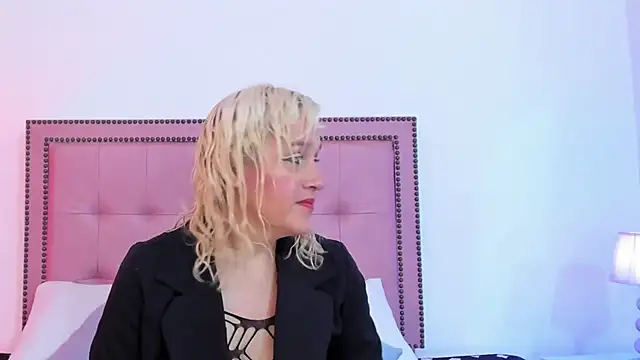 Snapshot of CarolinaGlamour chatting on January 30, 2025, 7:48 pm CarolinaGlamour online show from January 30, 2025, 7:48 pm