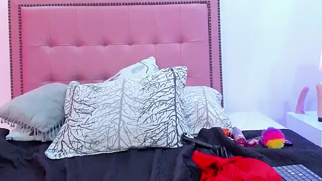 Snapshot of CarolinaGlamour chatting on February 4, 2025, 2:17 am CarolinaGlamour online show from February 4, 2025, 2:17 am