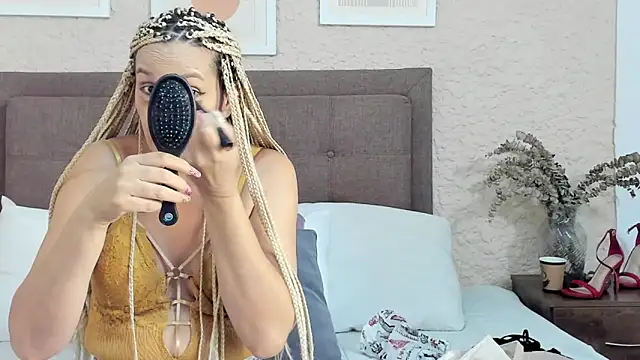 Snapshot of CarolinaGlamour chatting on September 10, 2025, 2:33 am CarolinaGlamour online show from September 10, 2025, 2:33 am