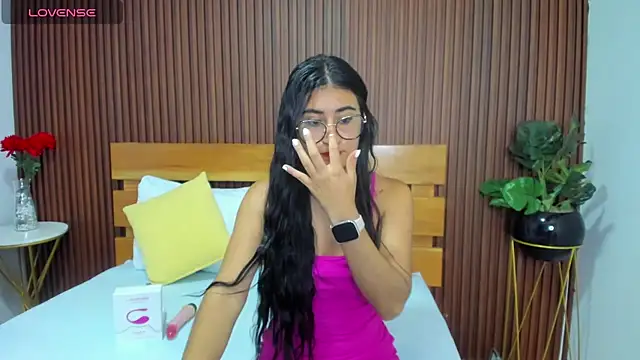 Snapshot of evelin_leroy chatting on February 13, 2025, 12:11 pm evelin leroy online show from February 13, 2025, 12:11 pm