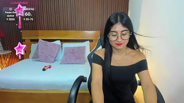 Snapshot of evelin_leroy chatting on March 21, 2025, 12:06 pm evelin leroy online show from March 21, 2025, 12:06 pm