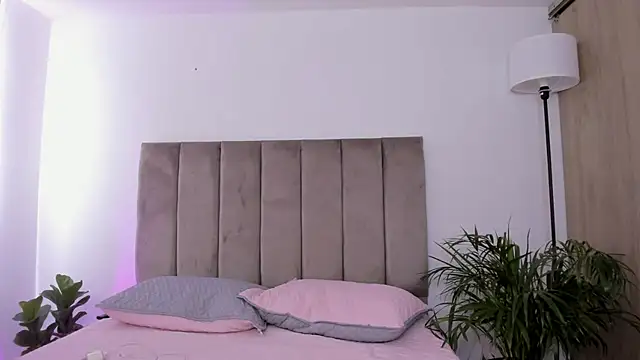 Snapshot of Niicoleta chatting on October 31, 2025, 6:09 pm Niicoleta online show from October 31, 2025, 6:09 pm