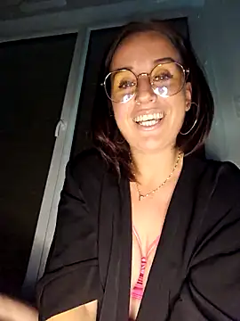 lindsay 33off online show from September 22, 2025, 9:06 pm