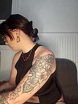 lindsay 33off online show from March 3, 2026, 7:20 pm