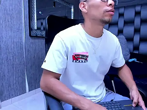 richar voller online show from October 10, 2025, 11:42 am