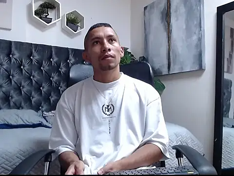 richar voller online show from October 20, 2025, 11:21 am