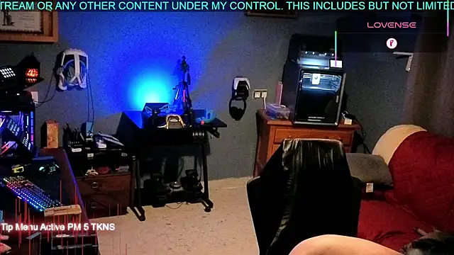 Snapshot of Pilot_Dave_69 chatting on October 5, 2025, 6:23 am Pilot Dave 69 online show from October 5, 2025, 6:23 am