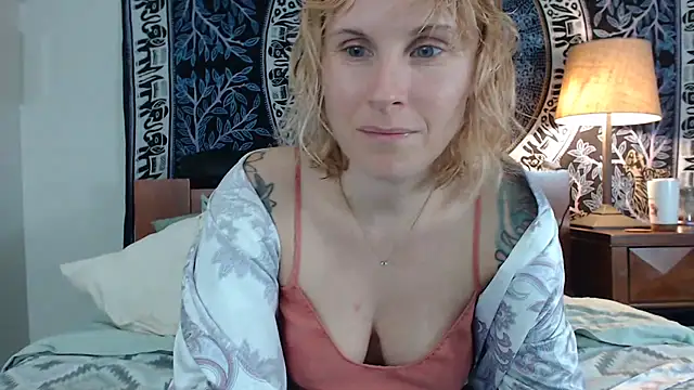 Cutikatxoxo online show from February 26, 2025, 2:37 am