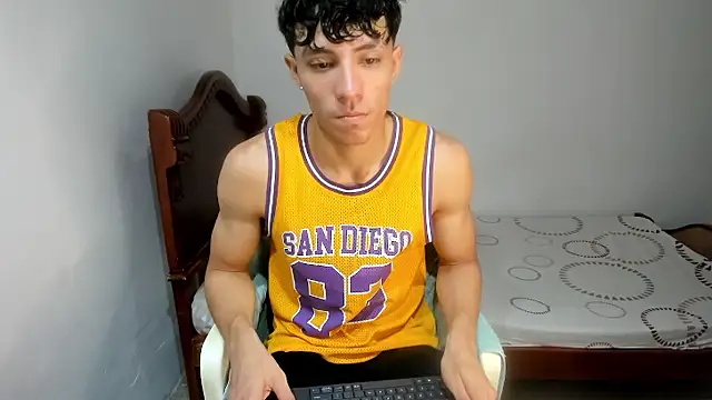 Snapshot of enzo_sloran chatting on September 22, 2025, 5:26 pm enzo sloran online show from September 22, 2025, 5:26 pm