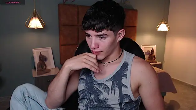 AlejooTwink online show from February 2, 2025, 11:32 pm