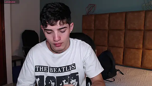 AlejooTwink online show from February 3, 2025, 7:10 pm