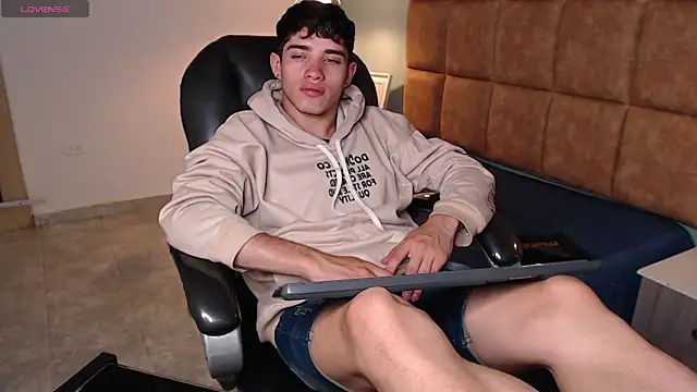 AlejooTwink online show from February 9, 2025, 7:19 pm