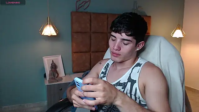 AlejooTwink online show from February 13, 2025, 11:58 pm