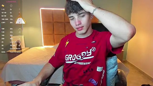 AlejooTwink online show from October 19, 2025, 10:32 pm