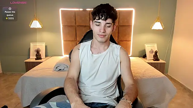 AlejooTwink online show from April 28, 2026, 4:50 am