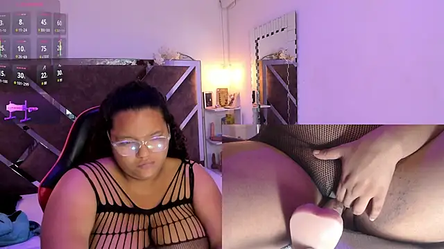 Snapshot of MhiaRey chatting on October 15, 2025, 1:00 pm MhiaRey online show from October 15, 2025, 1:00 pm