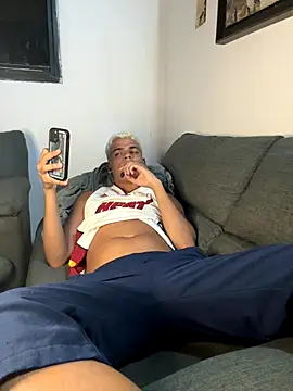 Snapshot of Leo_bunny_hot chatting on October 11, 2025, 6:23 am Leo bunny hot online show from October 11, 2025, 6:23 am