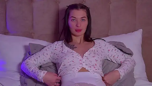 AlexandraBloom online show from February 27, 2025, 2:32 am