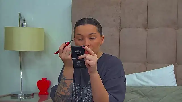 Snapshot of AlexandraBloom chatting on March 15, 2026, 6:25 pm AlexandraBloom online show from March 15, 2026, 6:25 pm