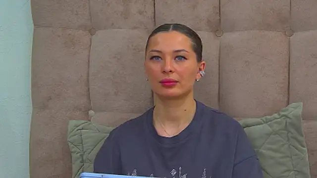 Snapshot of AlexandraBloom chatting on March 16, 2026, 5:44 am AlexandraBloom online show from March 16, 2026, 5:44 am