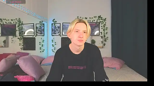 Ron Vils online show from December 8, 2024, 3:00 am