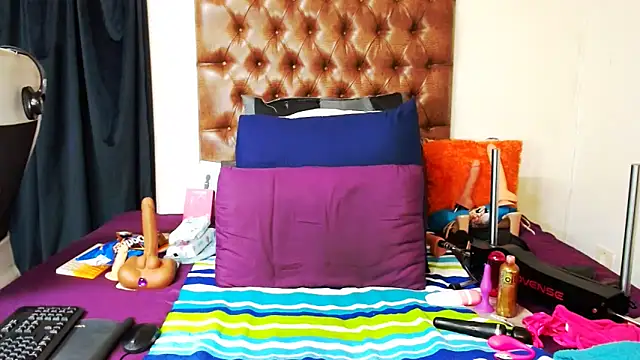 Hotxbums22 online show from March 19, 2026, 7:51 pm