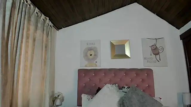 CelessteRedds online show from December 19, 2025, 11:28 am