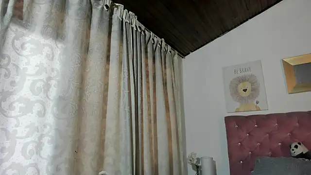 Snapshot of CelessteRedds chatting on February 20, 2026, 11:32 am CelessteRedds online show from February 20, 2026, 11:32 am