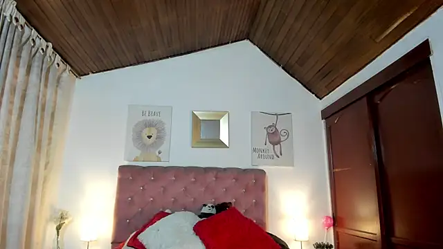 Snapshot of CelessteRedds chatting on April 1, 2026, 11:33 am CelessteRedds online show from April 1, 2026, 11:33 am