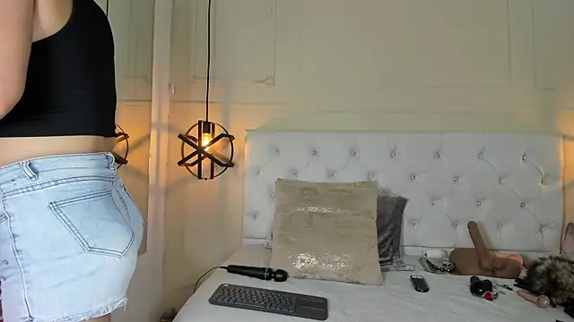 Slut Milf  online show from January 6, 2025, 6:41 pm