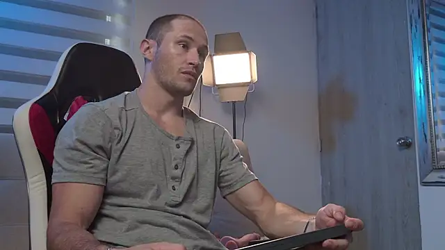 AxelFairchaild online show from May 2, 2026, 1:38 pm
