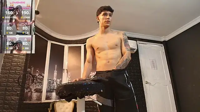 Cristopher23  online show from January 8, 2025, 7:56 pm