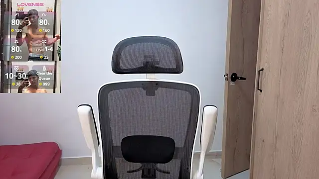 Cristopher23  online show from October 12, 2025, 1:43 pm