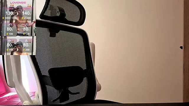 Cristopher23  online show from October 22, 2025, 2:50 pm