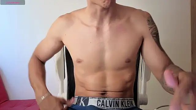 Cristopher23  online show from February 20, 2026, 8:09 pm