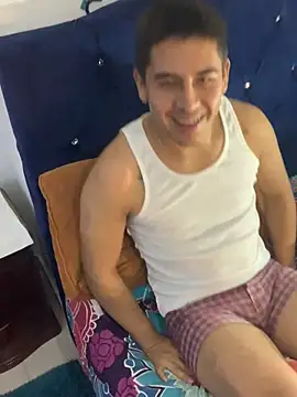 Snapshot of roguer_darkk chatting on January 18, 2025, 9:45 am roguer darkk online show from January 18, 2025, 9:45 am