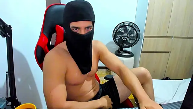 Calihotcaliente277 online show from December 6, 2024, 2:17 pm